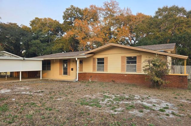 26 Caswell Circle, Mary Esther, FL 32569