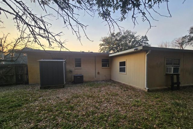 26 Caswell Circle, Mary Esther, FL 32569