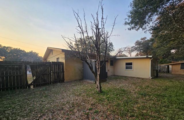 26 Caswell Circle, Mary Esther, FL 32569