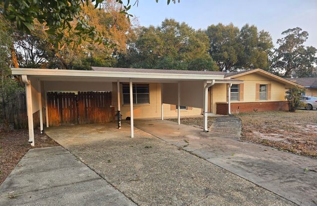 26 Caswell Circle, Mary Esther, FL 32569