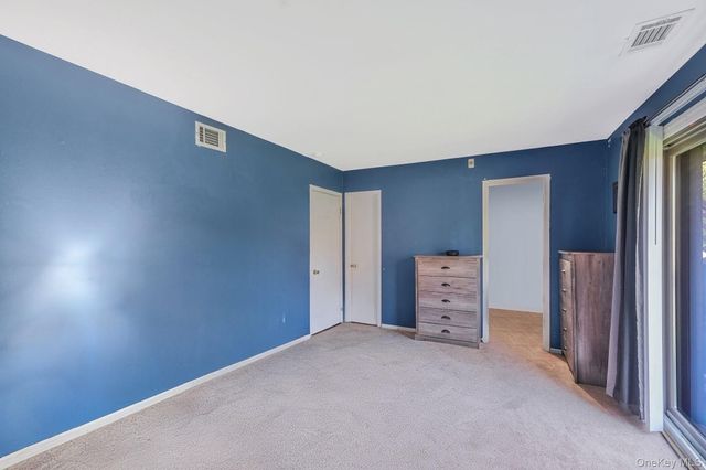 6 Bailey 6, Middle Island, NY 11953