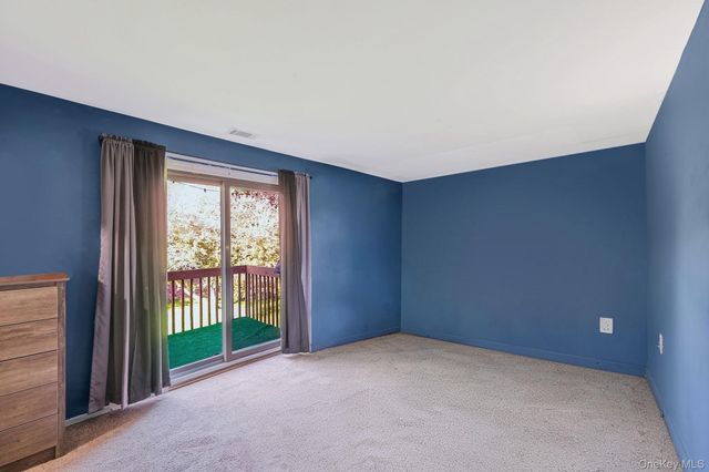 6 Bailey 6, Middle Island, NY 11953