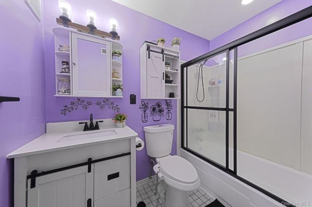 6 Bailey 6, Middle Island, NY 11953