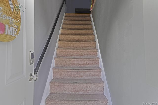 6 Bailey 6, Middle Island, NY 11953