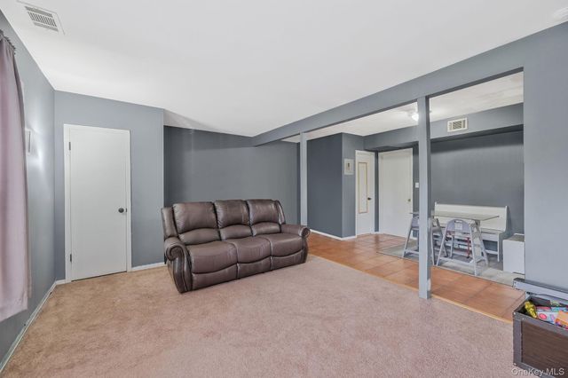 6 Bailey 6, Middle Island, NY 11953