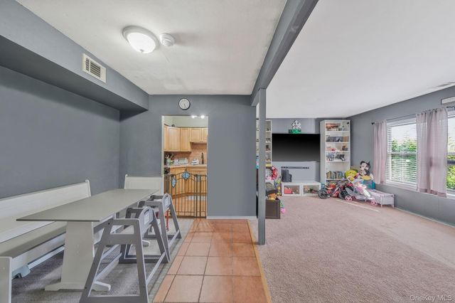 6 Bailey 6, Middle Island, NY 11953