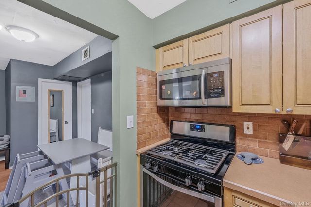 6 Bailey 6, Middle Island, NY 11953