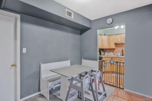 6 Bailey 6, Middle Island, NY 11953