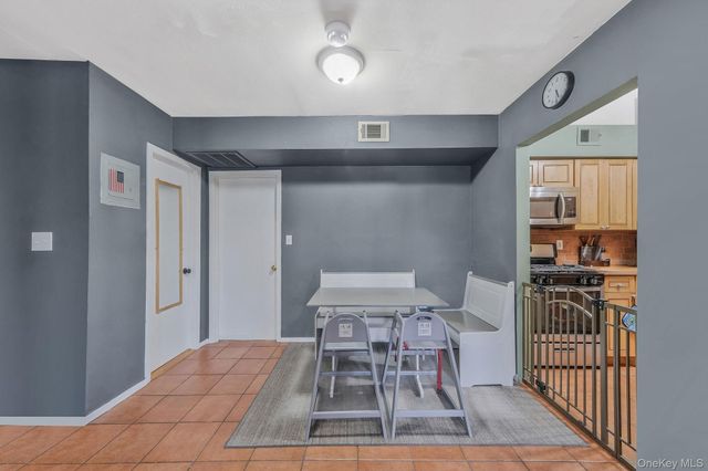 6 Bailey 6, Middle Island, NY 11953