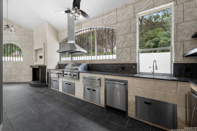3 Benchwood Circle, San Antonio, TX 78248