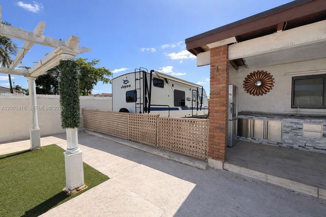 5521 SW 132nd Ave, Miami, FL 33175