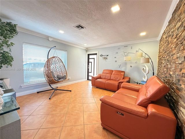 5521 SW 132nd Ave, Miami, FL 33175