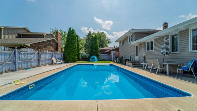 9439 Walnut Drive, Munster, IN 46321