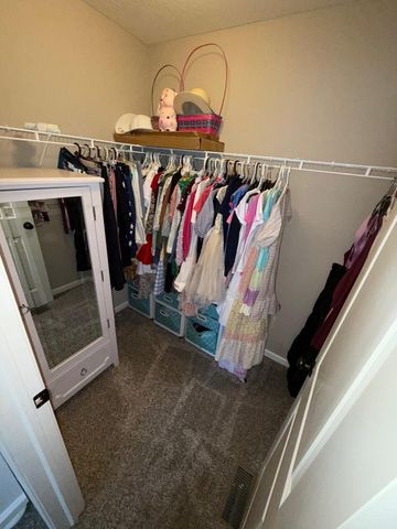 637 Crestview Drive, Lithopolis, OH 43136