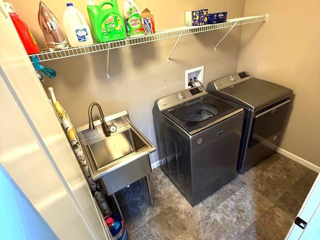 637 Crestview Drive, Lithopolis, OH 43136