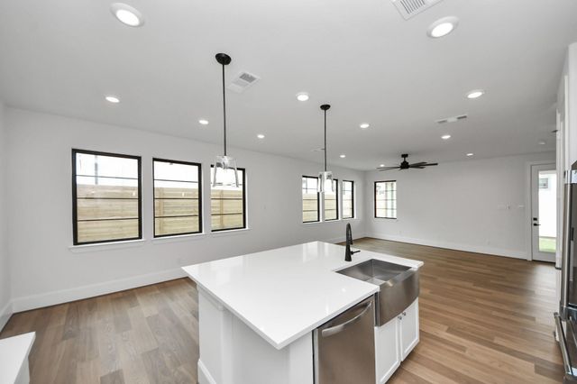 12010 Royal Oaks Banner Way, Houston, TX 77082