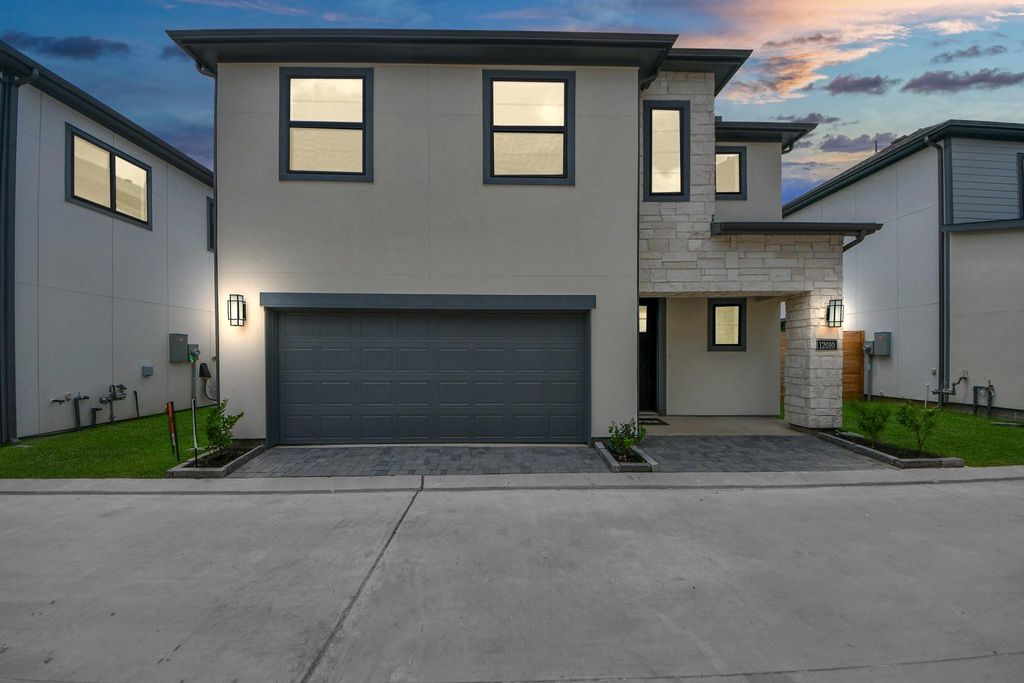 12010 Royal Oaks Banner Way, Houston, TX 77082