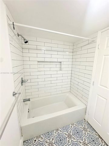 553 NE 65th St 3, Miami, FL 33138