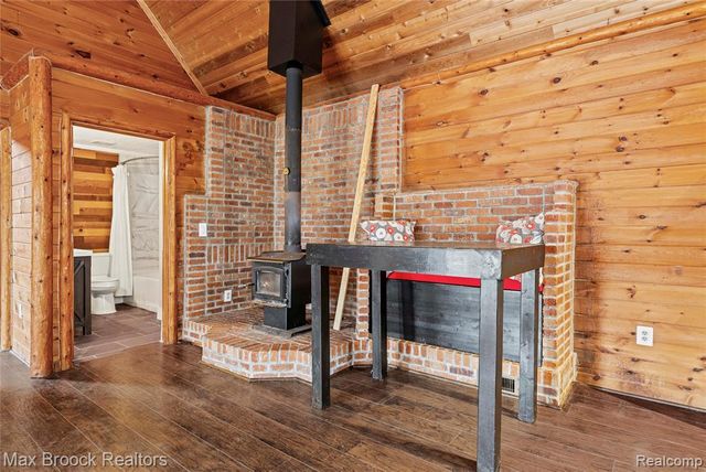 5186 Pinckney Road, Howell, MI 48843