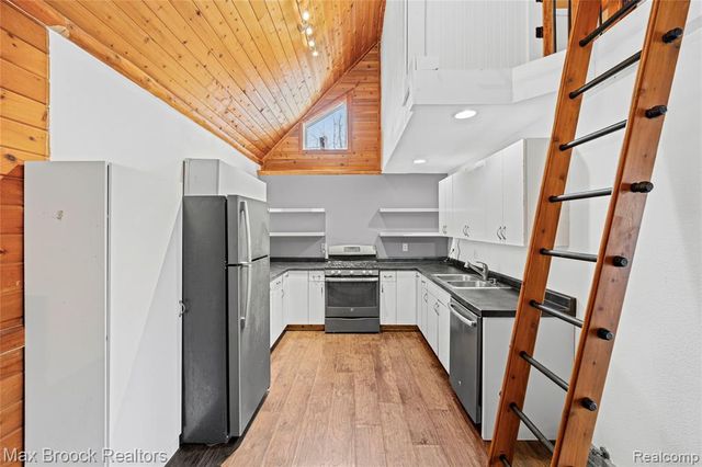 5186 Pinckney Road, Howell, MI 48843