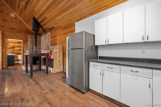 5186 Pinckney Road, Howell, MI 48843