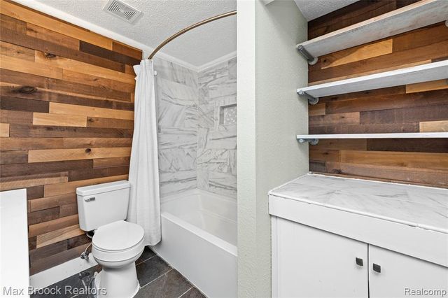 5186 Pinckney Road, Howell, MI 48843