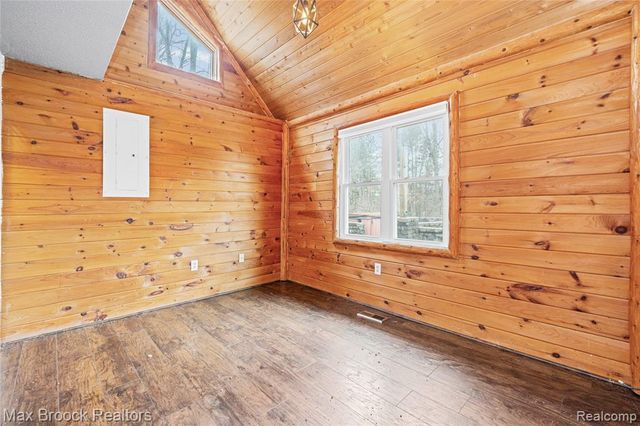 5186 Pinckney Road, Howell, MI 48843