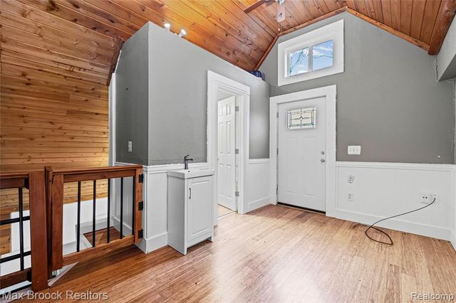 5186 Pinckney Road, Howell, MI 48843