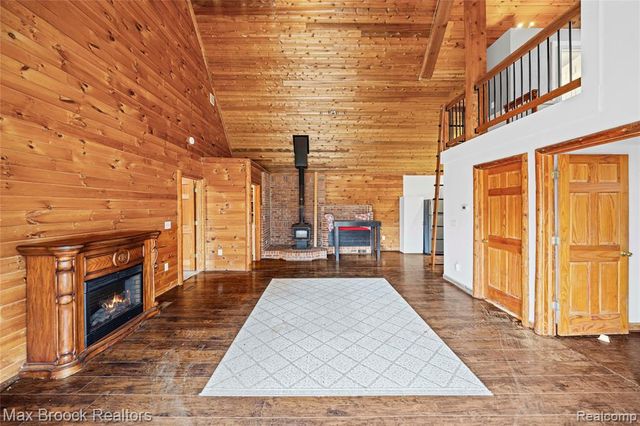 5186 Pinckney Road, Howell, MI 48843