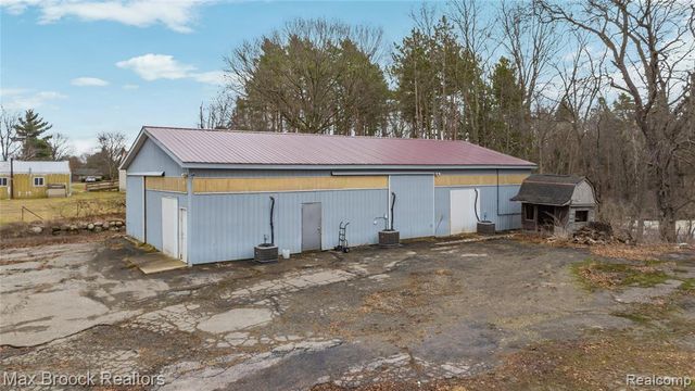 5186 Pinckney Road, Howell, MI 48843