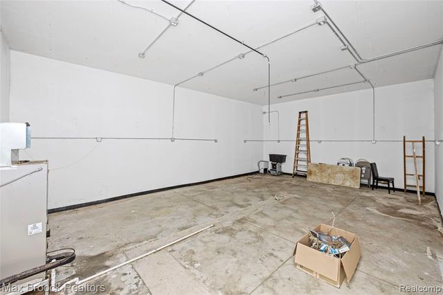 5186 Pinckney Road, Howell, MI 48843