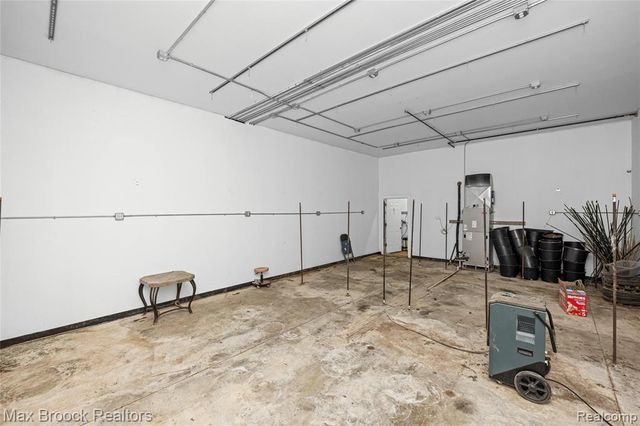 5186 Pinckney Road, Howell, MI 48843