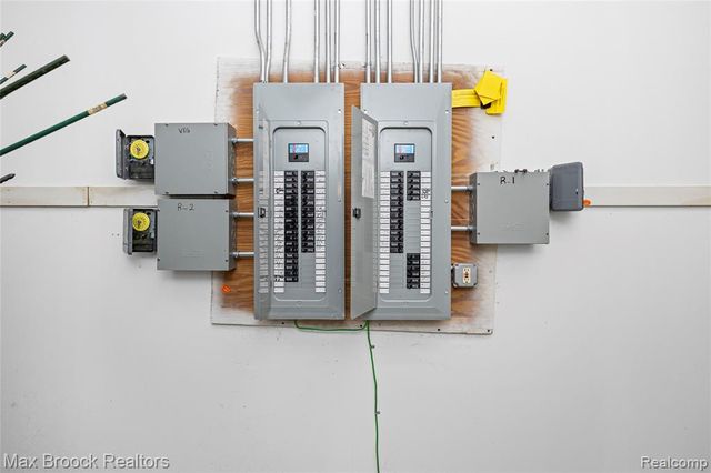 5186 Pinckney Road, Howell, MI 48843