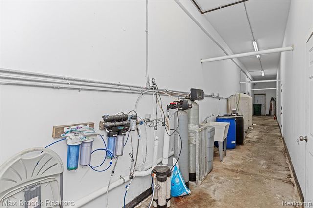 5186 Pinckney Road, Howell, MI 48843