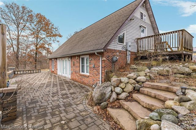 5186 Pinckney Road, Howell, MI 48843