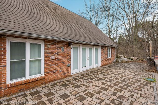 5186 Pinckney Road, Howell, MI 48843