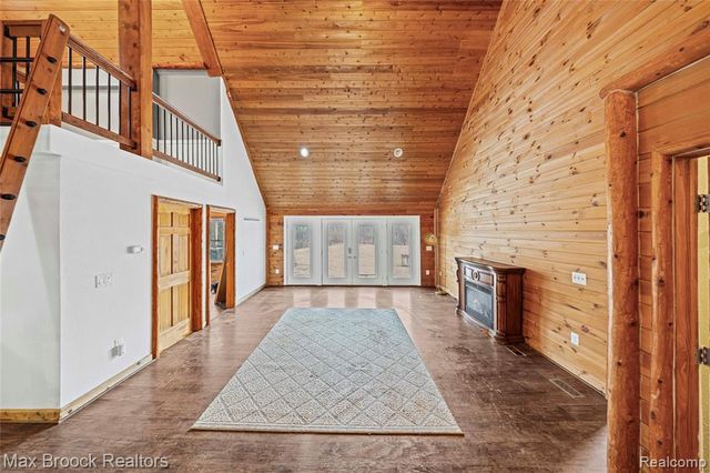 5186 Pinckney Road, Howell, MI 48843