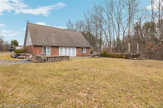 5186 Pinckney Road, Howell, MI 48843