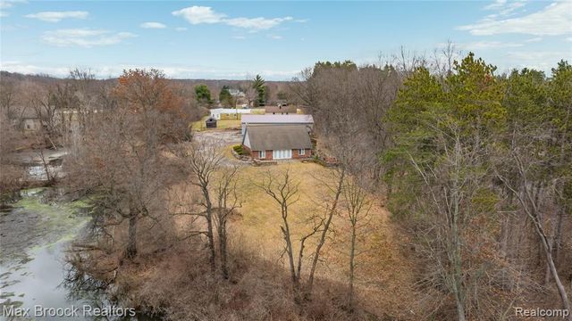 5186 Pinckney Road, Howell, MI 48843