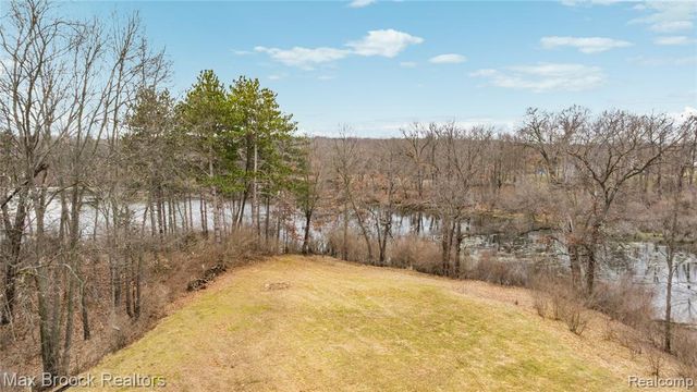 5186 Pinckney Road, Howell, MI 48843