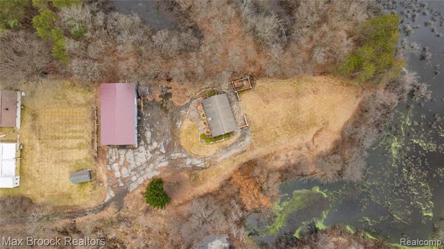 5186 Pinckney Road, Howell, MI 48843