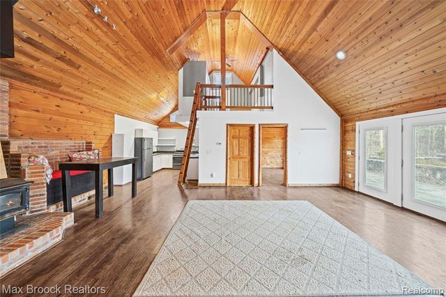 5186 Pinckney Road, Howell, MI 48843