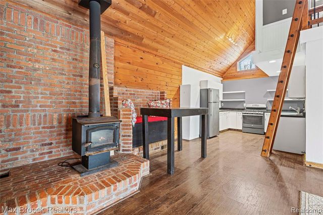 5186 Pinckney Road, Howell, MI 48843