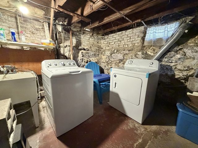 15 Clinton St 1, Newton, MA 02458