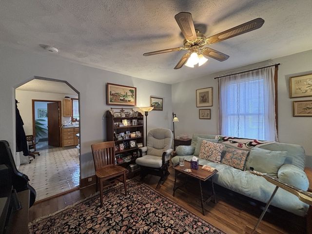 15 Clinton St 1, Newton, MA 02458