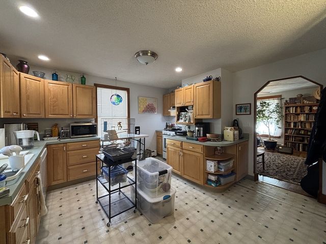 15 Clinton St 1, Newton, MA 02458