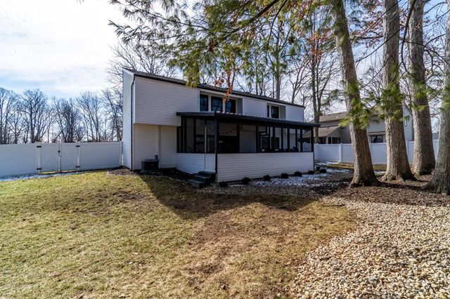 1319 Pine Mills Court, Fort Wayne, IN 46845