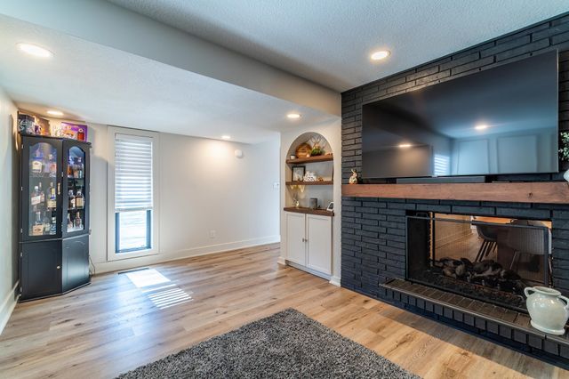 1319 Pine Mills Court, Fort Wayne, IN 46845