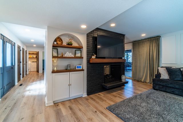 1319 Pine Mills Court, Fort Wayne, IN 46845