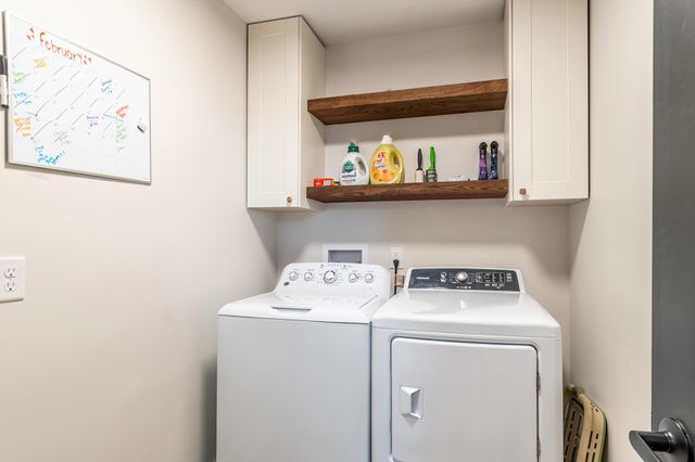 1319 Pine Mills Court, Fort Wayne, IN 46845